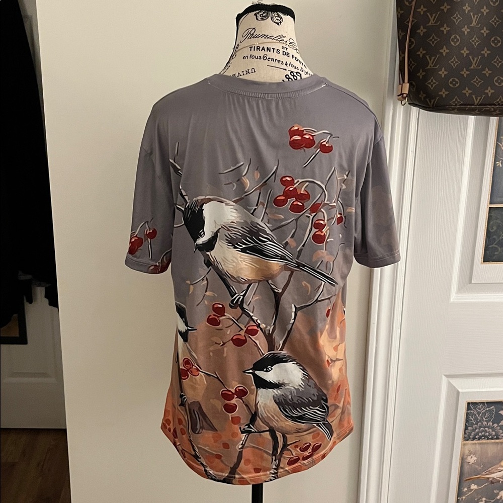😃Source Unknown Gray Bird Print Short Sleeve Tee - Picture 9 of 9